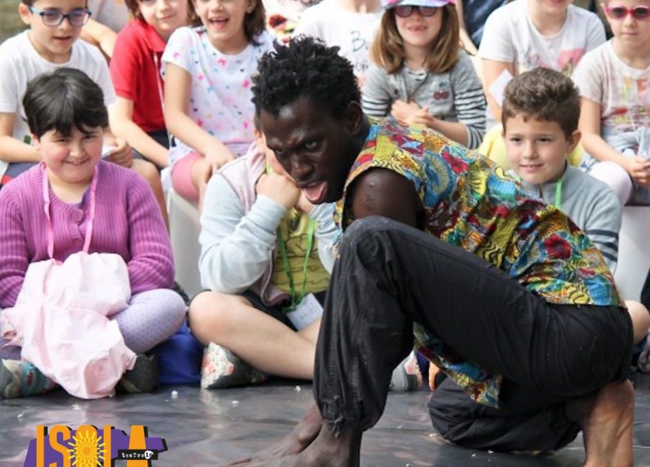THIORO – un Cappuccetto Rosso senegalese di Teatro Delle Albe / Ravenna Teatro – Ker Théatre Mandiaye Ndiaye (Senegal) per ISOLA